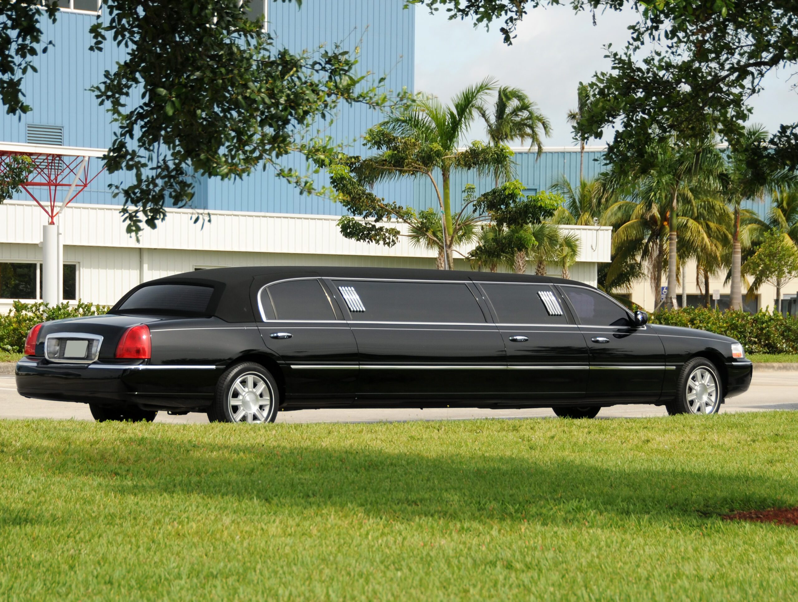 Black limo Black limo