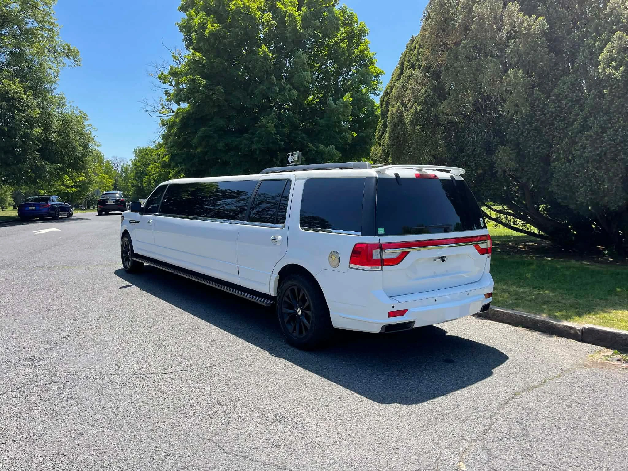 Classic stretch limousine rental
